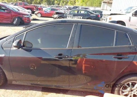 2021 Toyota Prius Prime Limited z USA, uszkodzony, nr VIN JTDKAMFP5M3195132